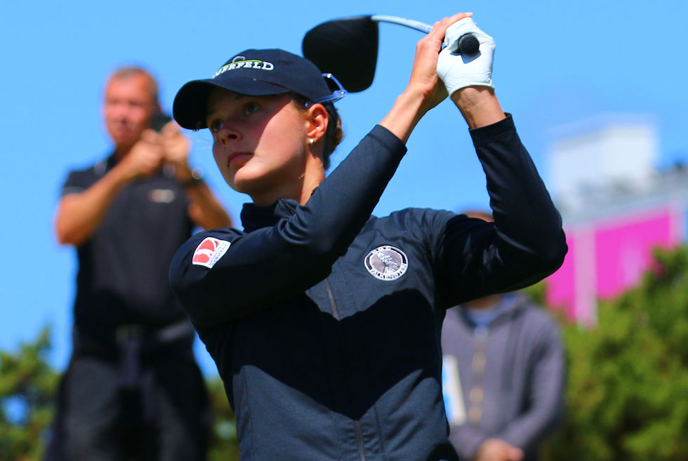 2019_Esther_GolfSixes_(c)_Stebl (4).jpg