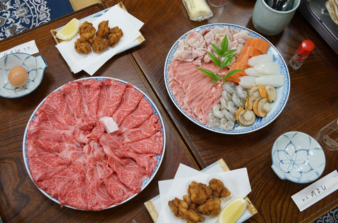 水だき、すき焼き食事風景