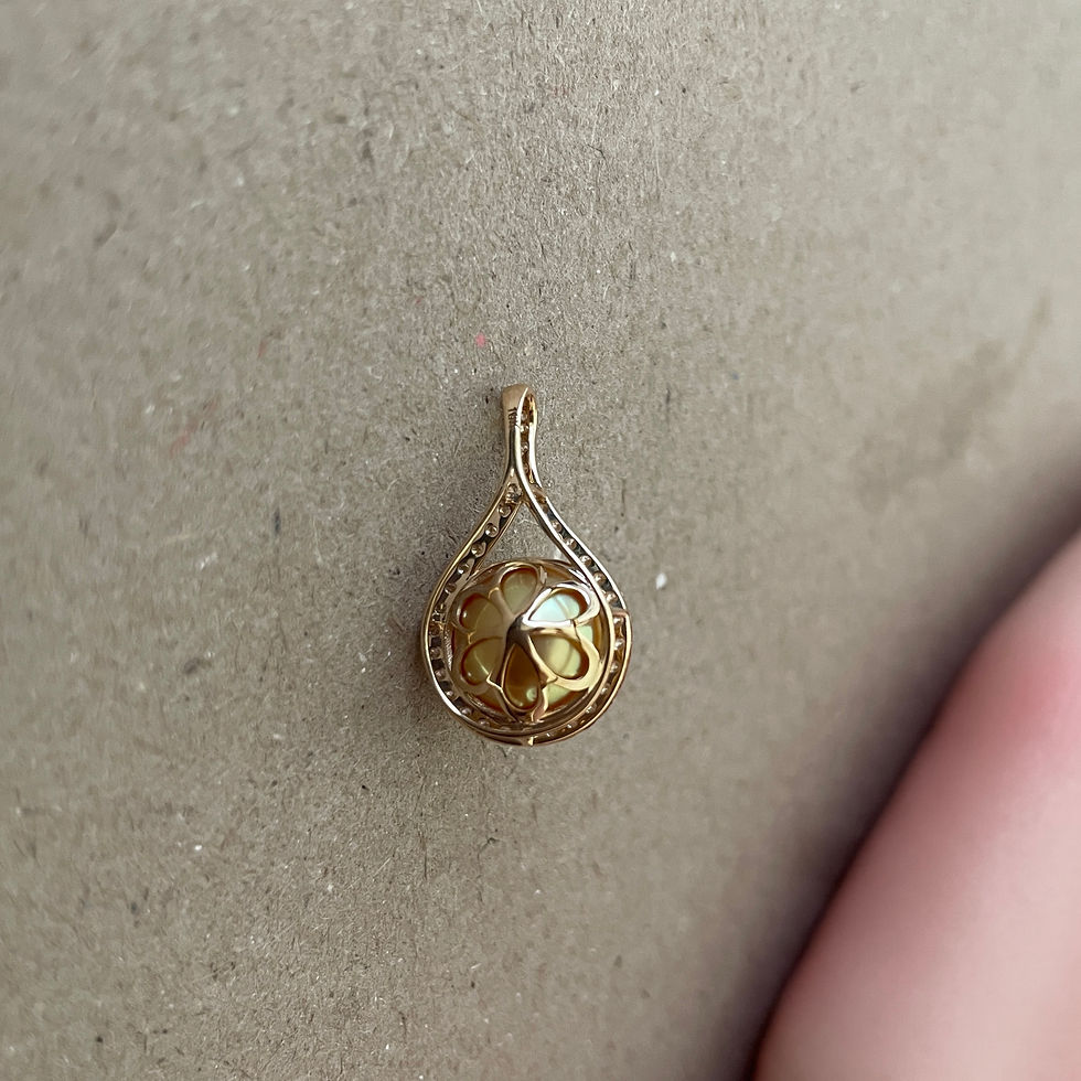 Thumbnail: 10.3mm AAA Golden South Sea Pearl Pendant with Natural Diamonds in 18k gold