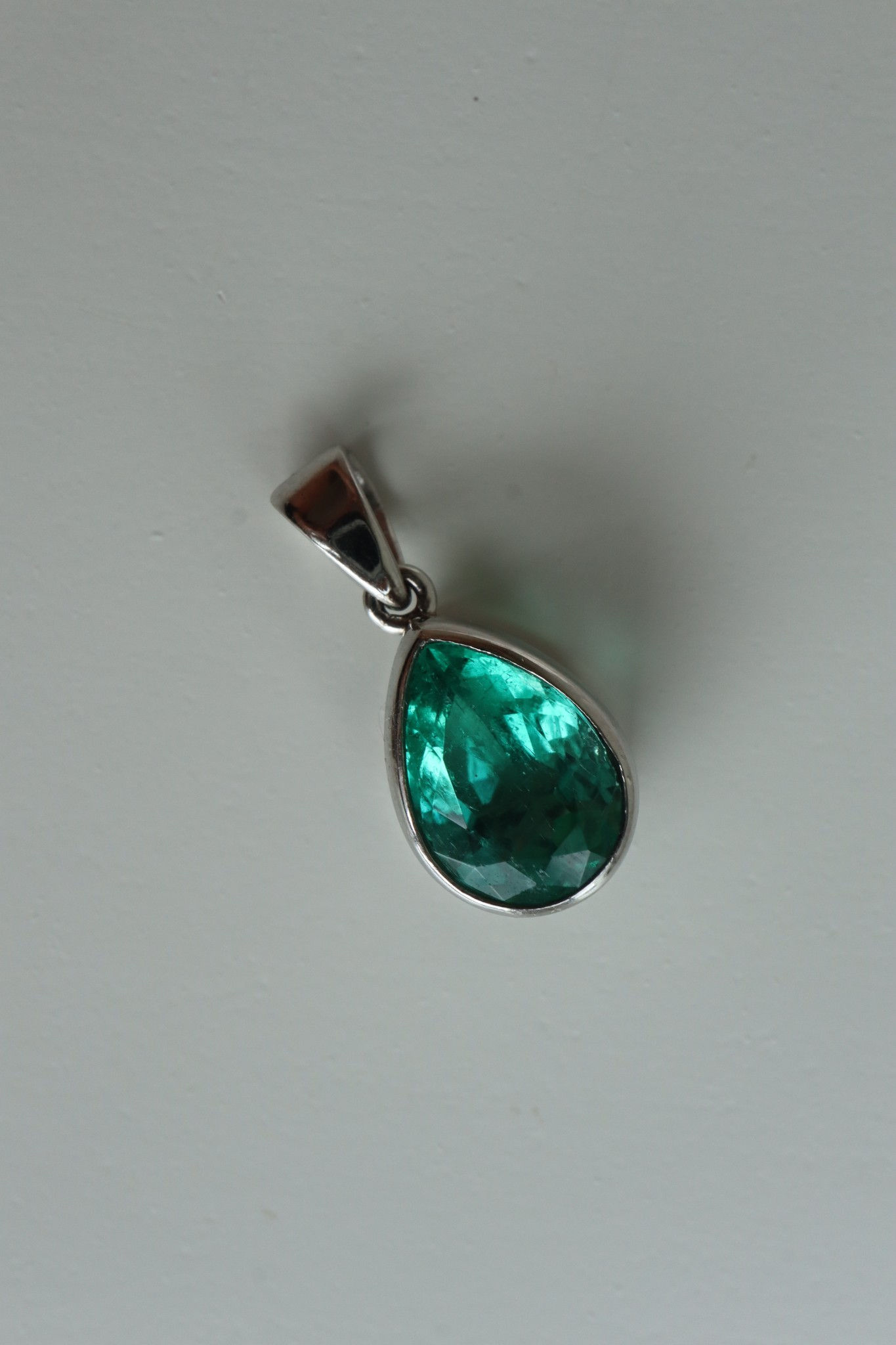 GIA F1/Minor 1.54ct Top Quality Colombia Emerald Pendant In Platinum