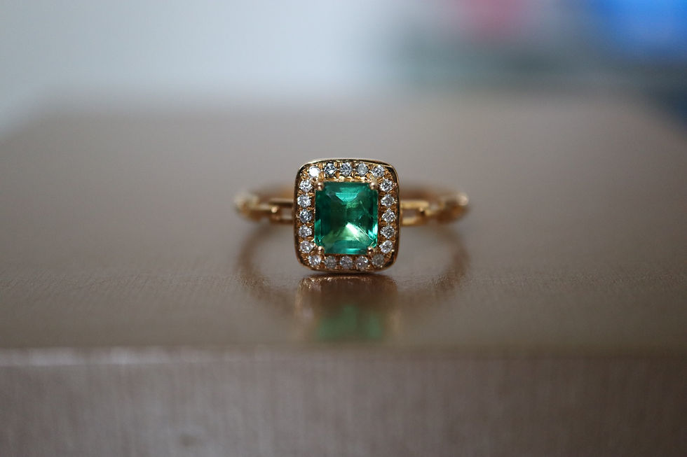 Thumbnail: Emerlad Halo ring in 18k solid gold (Minor Oiled)