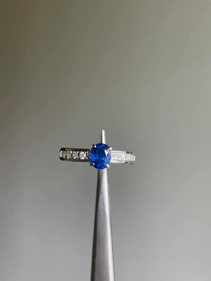 Thumbnail: 0.8Ct Unheated Burmese Sapphire and Natural Diamonds in 18k solid gold