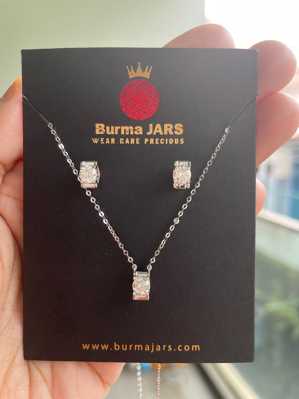 Thumbnail: Natural Diamonds Necklace in 18k Gold