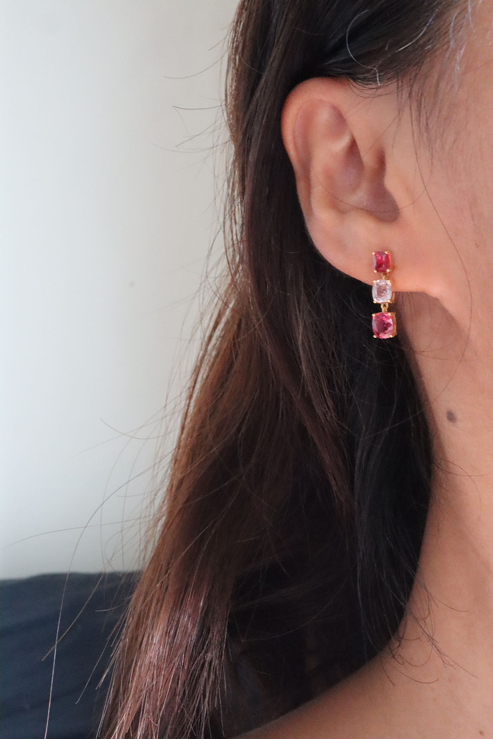Thumbnail: Grey Spinel and Man Sin Pinkish Red Spinel Earring in 18k yellow gold