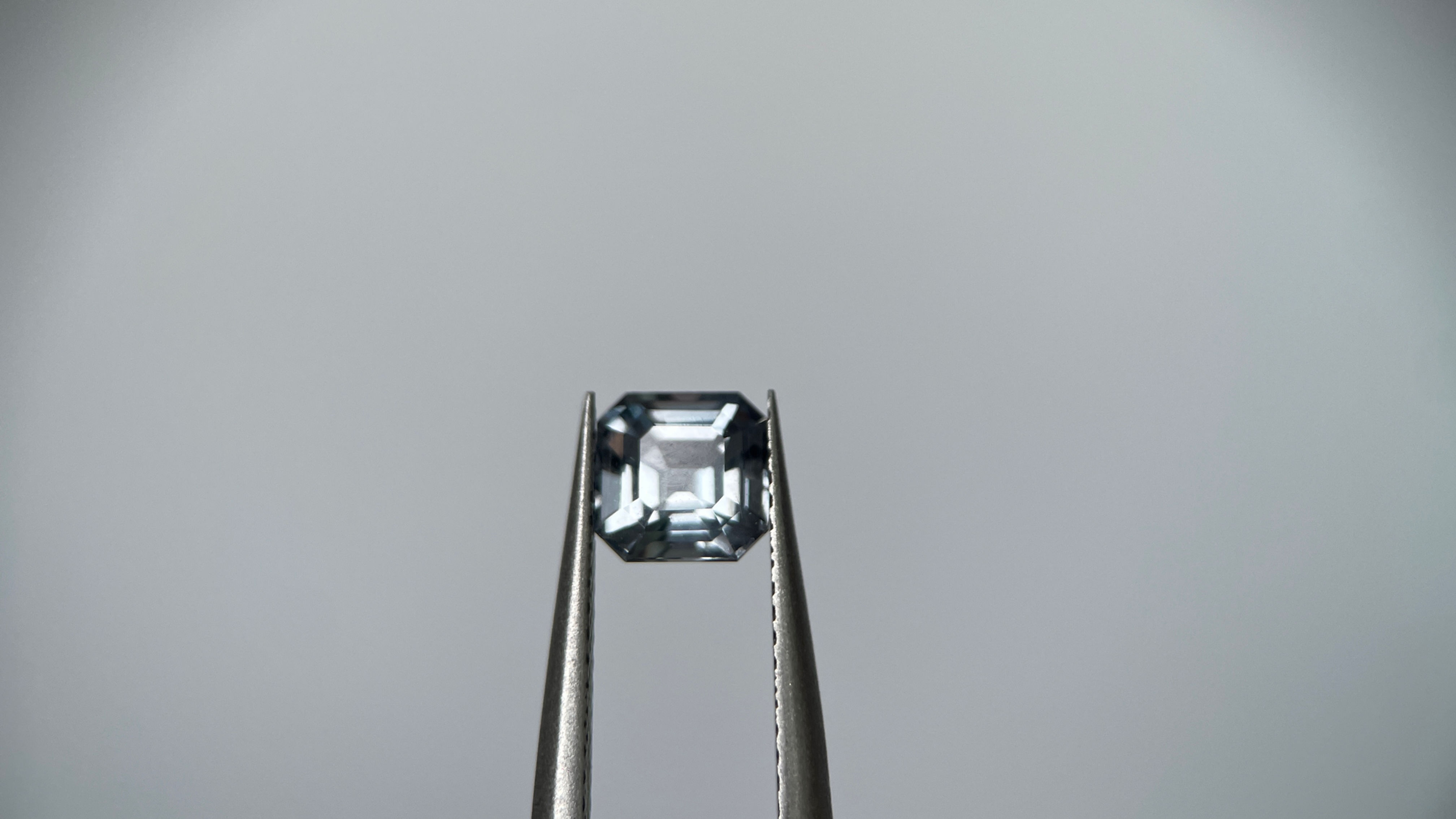 1.38Ct Silverish GREY spinel, precision cut spinel (6x6x4.2mm)