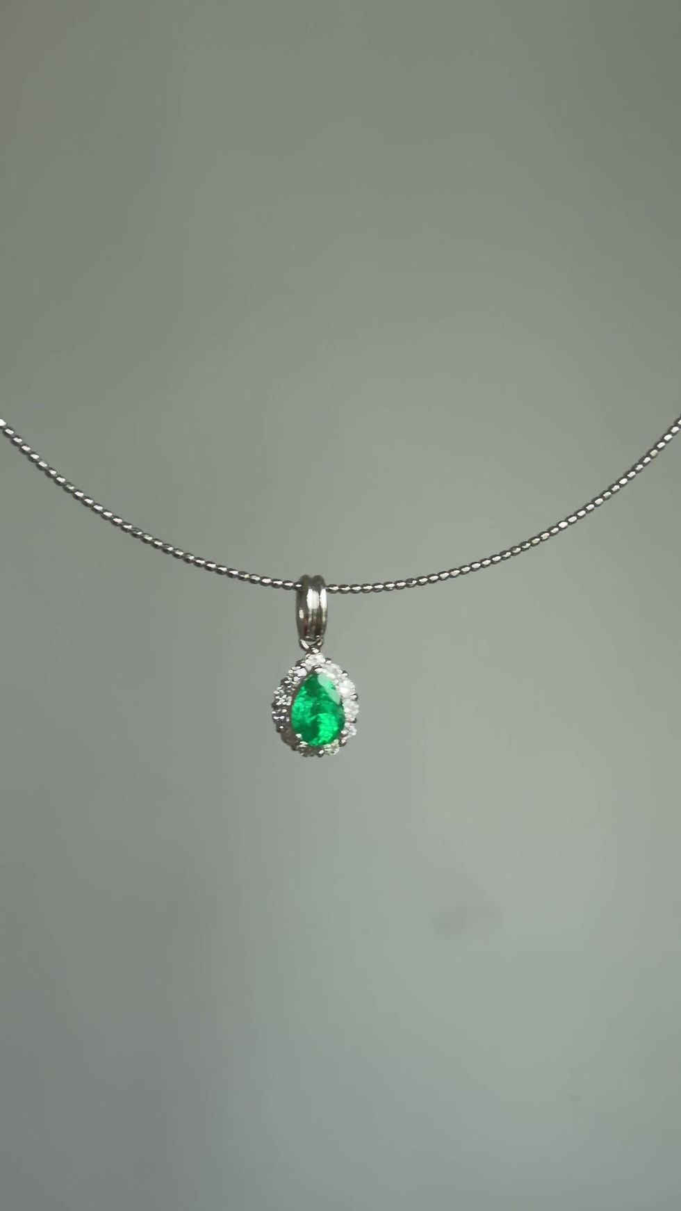 Thumbnail: IGI 0.50ct Colombian emerald pendant with Natural Diamonds in Platinum