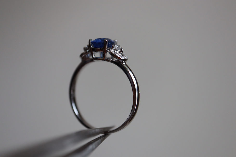 Thumbnail: Natural sapphire and diamonds ring side view