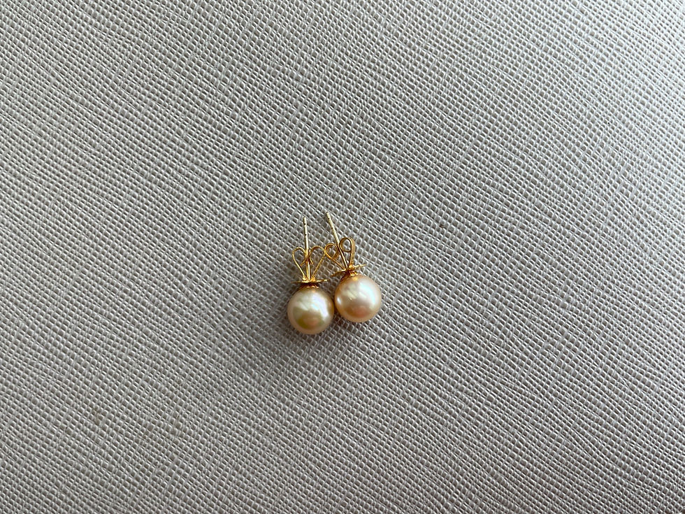 Thumbnail: 6.8-6.9mm South sea pearl earring in 18k solid gold