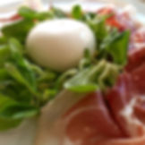 Prosciutto e burrata con insalatina