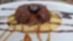 Tortino al cioccolato con cuore al caramello salato e crema inglese