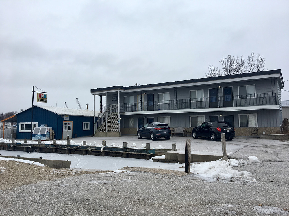 The Landing motel in Winneconne, WI, located on the Wolf River