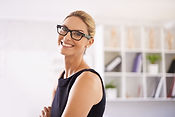 Улыбающиеся Professional выглядящая женщ