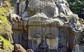 Unakoti rock-carvings.jpg