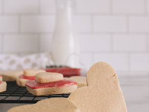 Recipe | No Added Sugar Cookies with Superfruit Frosting (Gluten and Dairy Free) 