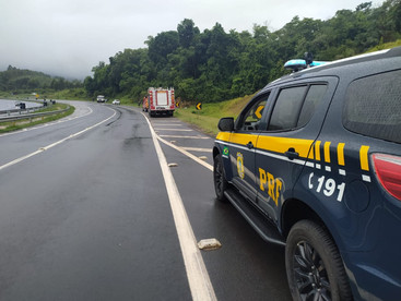 Capotamento deixa quatro feridos na BR-376 em Tibagi