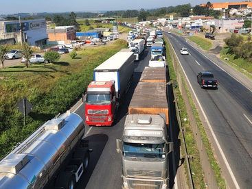 VÍDEO: Obras geram congestionamento na BR-376