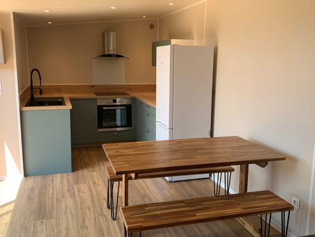 10 idées d’aménagement cosy pour la terrasse d’un mobil-home en bois