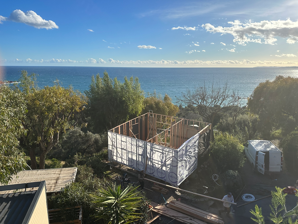 mobil-home en bois au bord de mer
