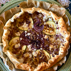 Torta salata con verdure grigliate e formaggi