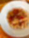 Penne di lenticchie rosse con pomodoro e cipolla al coccio