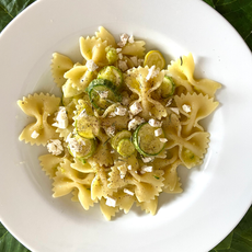 Farfalle con zucchine, Buche de Chevre e santoreggia