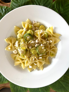 Farfalle con zucchine, Buche de Chevre e santoreggia