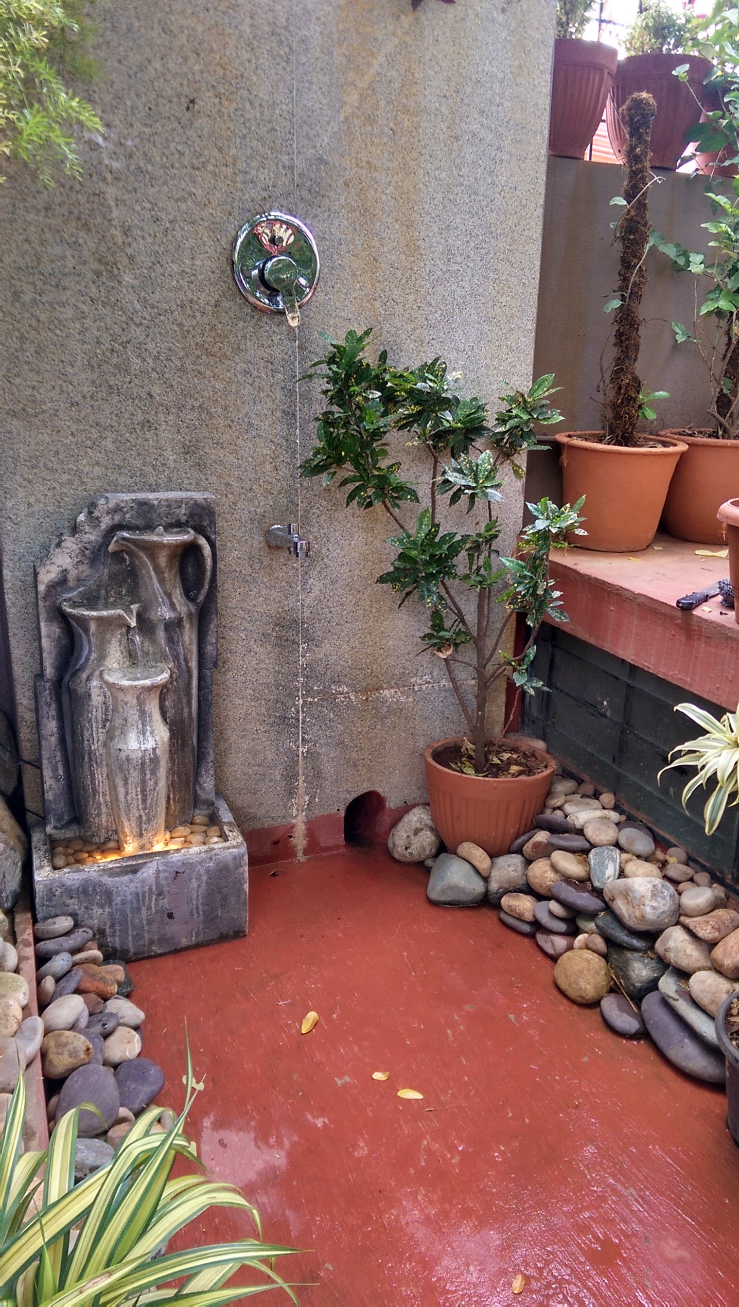 An outdoor Shower - Ideal Staycation