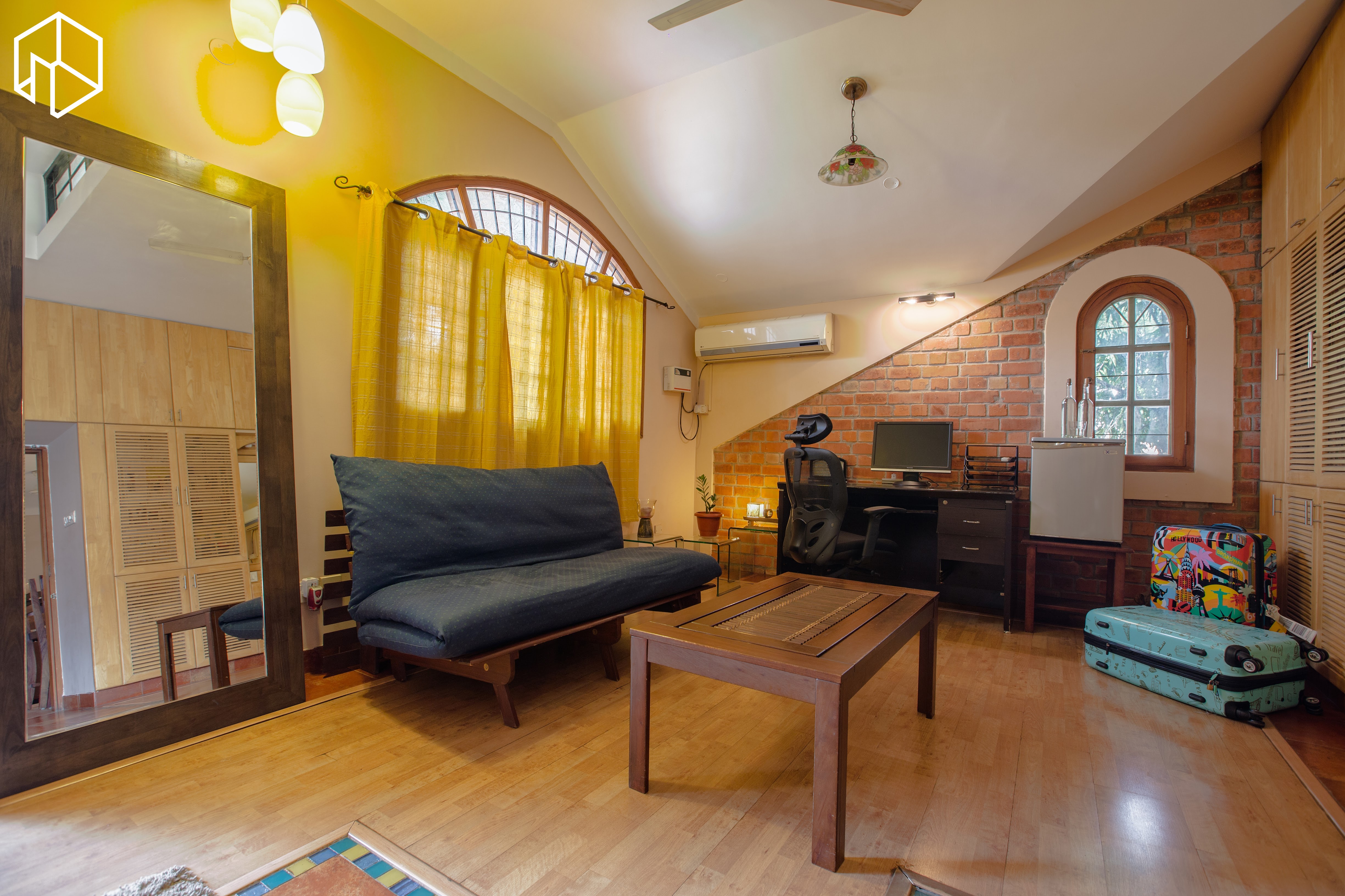 Study in your room, Casablanca
