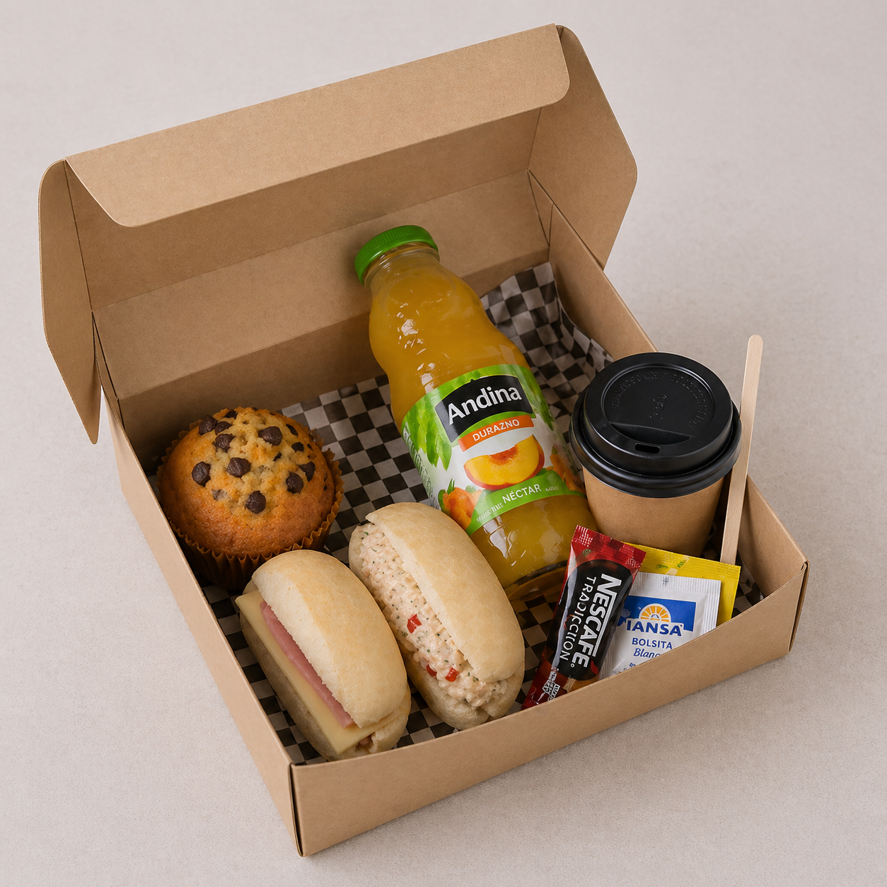 Novobox coffee meeting con mini sándwiches, muffin, jugo y café Novoandina