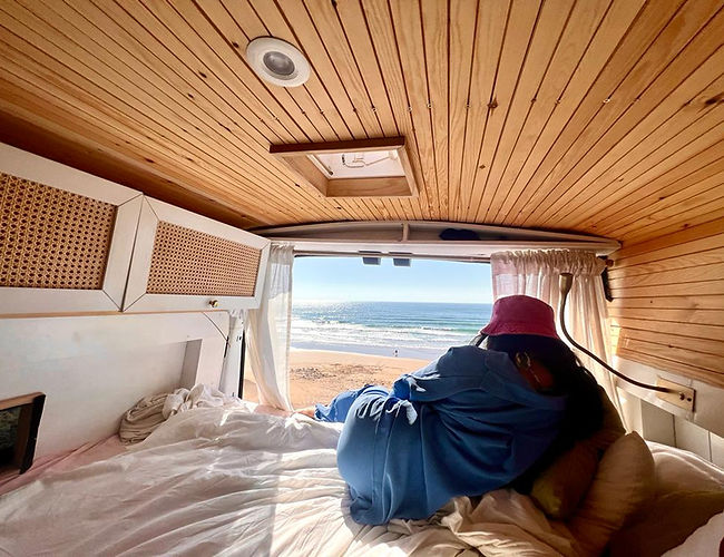 Van aménagé pour road trip au Maroc