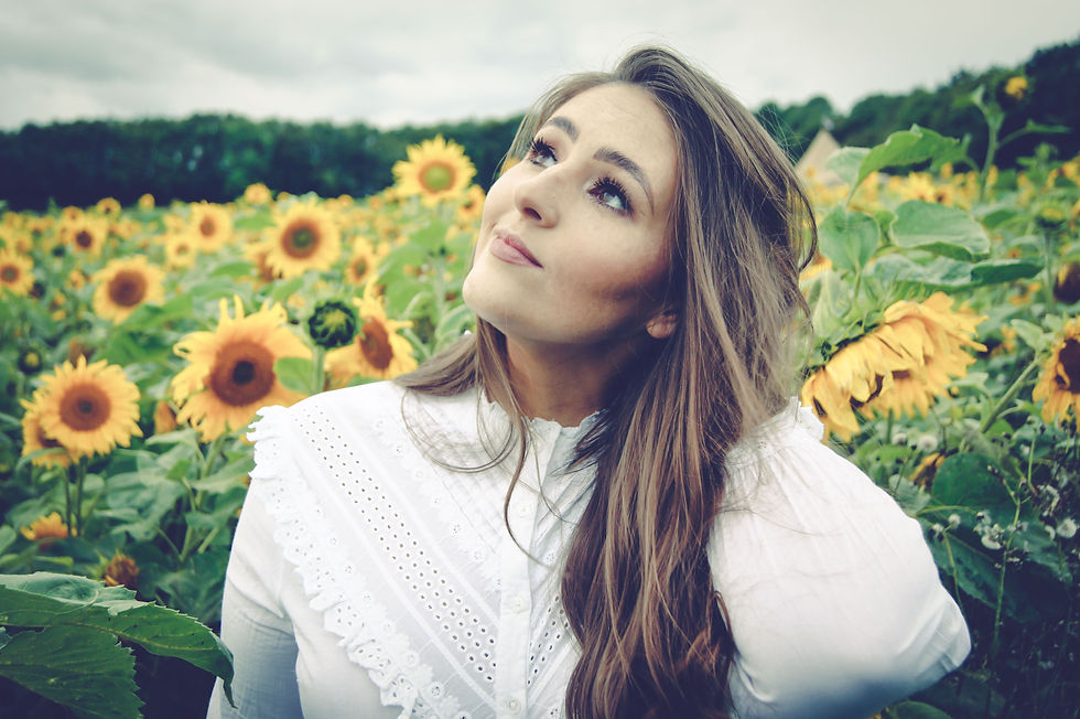 Laura_Sunflower_Photoshoot-9