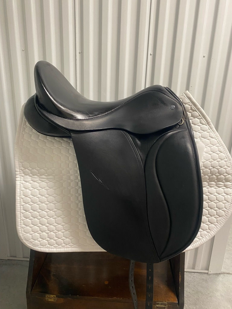 Thumbnail: 17.5" Mike Corcoran Dressage Saddle