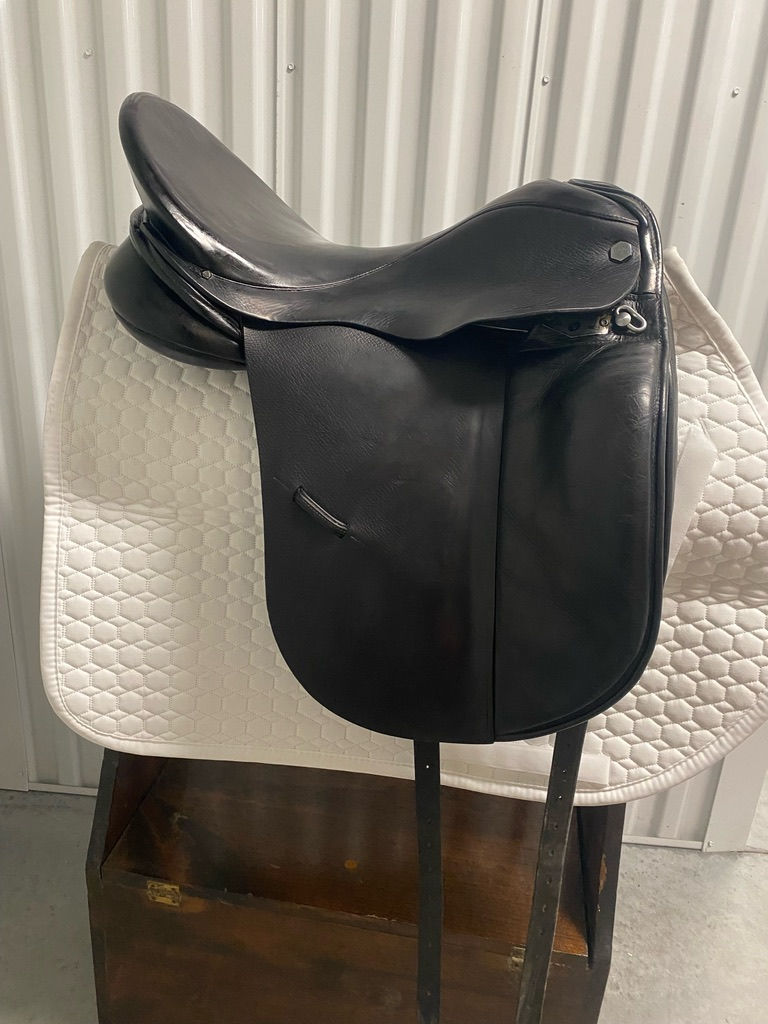 Thumbnail: 17.5" Albion Platinum Dressage Saddle
