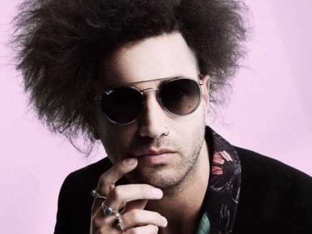So here’s Stav taking time out for his true passion ;hair modeling😉