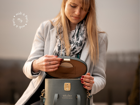 Woman opening a midi à Paris Lunch Bag to enjoy a mindful, eco-friendly meal outdoors – embracing self-care and sustainable lunch habits.