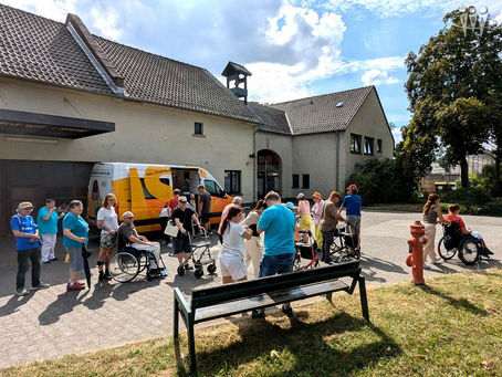 Kühl und lecker - das Eismobil war wieder in der Aumühle