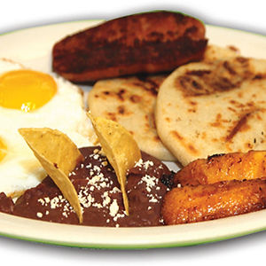 4.Desayuno c/ pupusas