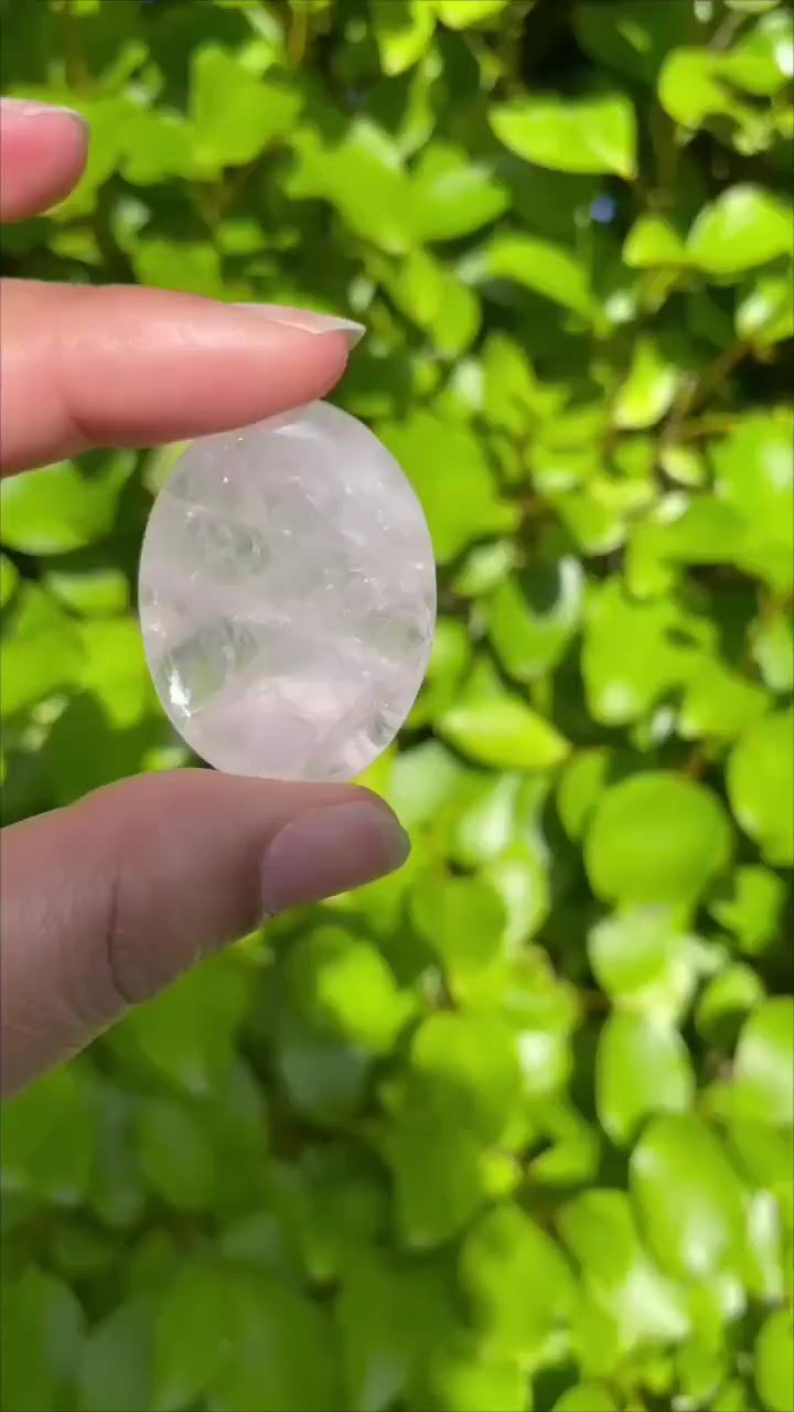 Miniature : Pierre plate en quartz rose