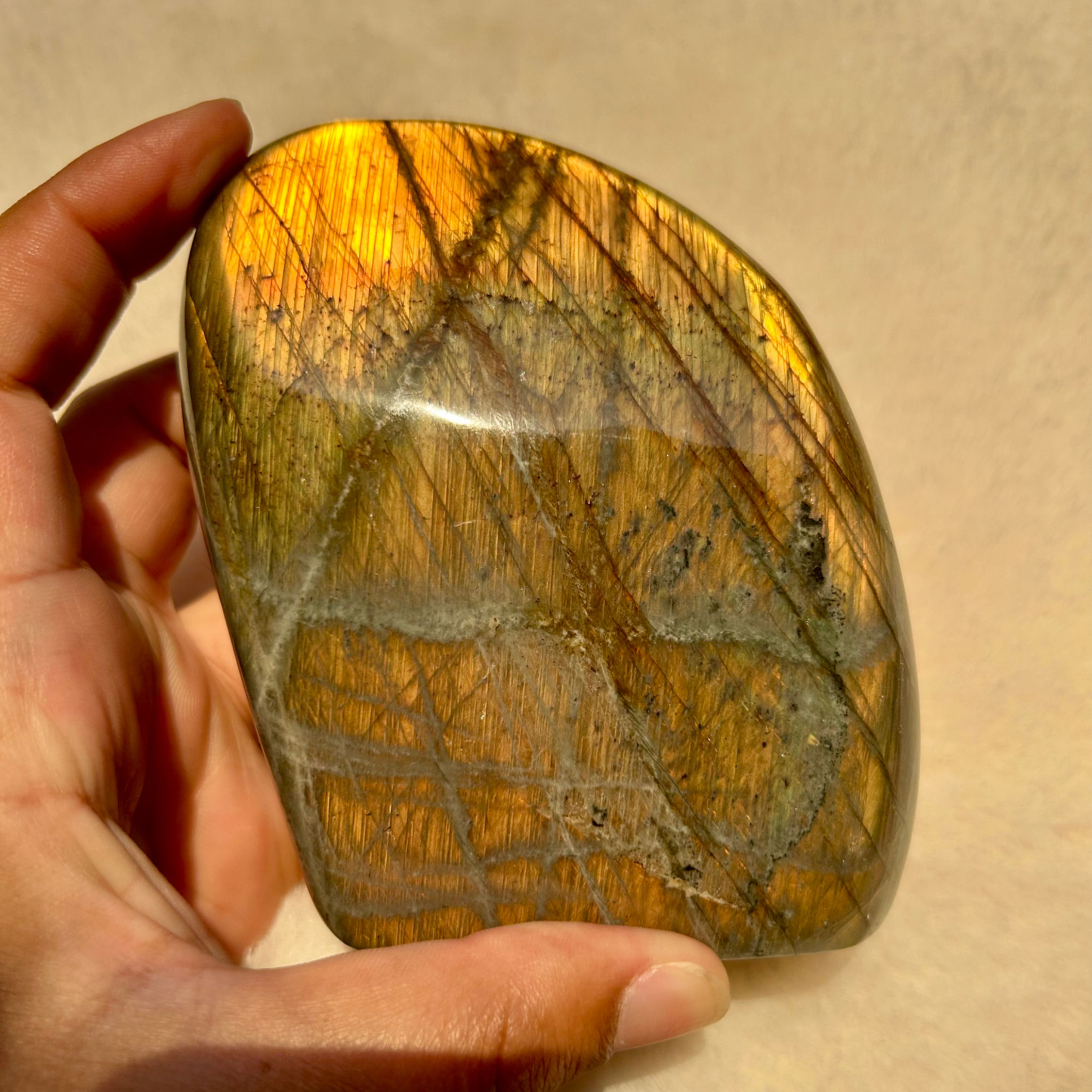 Labradorite 713g