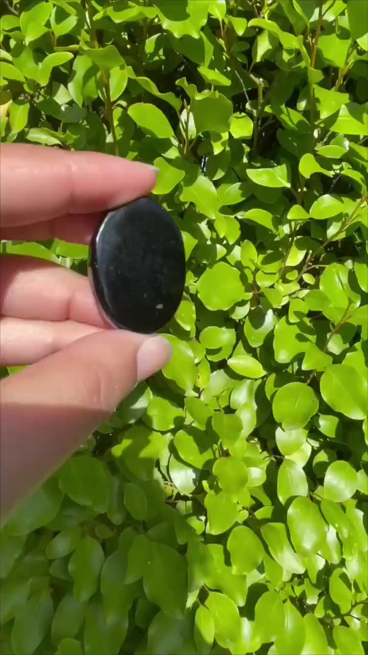 Miniature : Pierre plate en Tourmaline