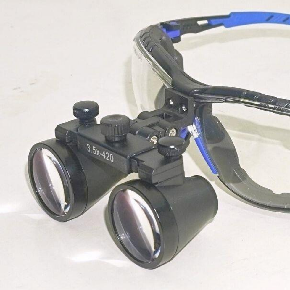Küçük resim: FLIP-OFF LOUPE Değişken Pupil Mesafeli Mavi Çerçeveye Entegre Siyah 3.5X Gözlük