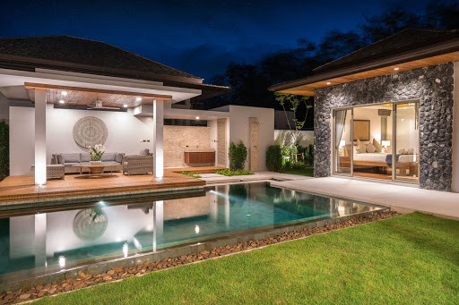 Backyard pool with smart lighting