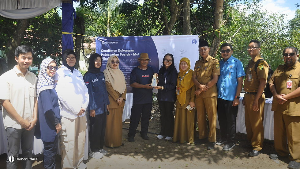 The symbolic exit ceremony celebrating the completion of the community assistance program for PPDL at Rumah Rendah Karbon (RRK), Dompak.