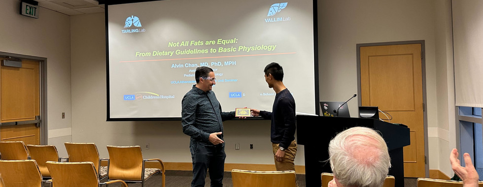 Tom presents the 2026 Popjak Award to Alvin.