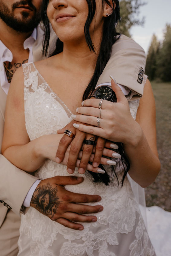 MARIAGE-DÉTAIL-COUPLE-TATTOO.jpeg