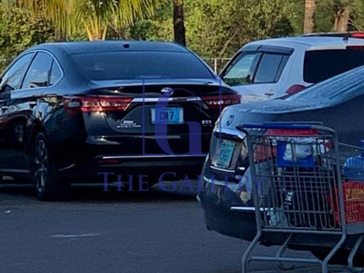 Jeff Lloyd spotted in food store during self-quarantine