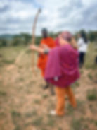 Disparando arco Masai con Salvaje Travel