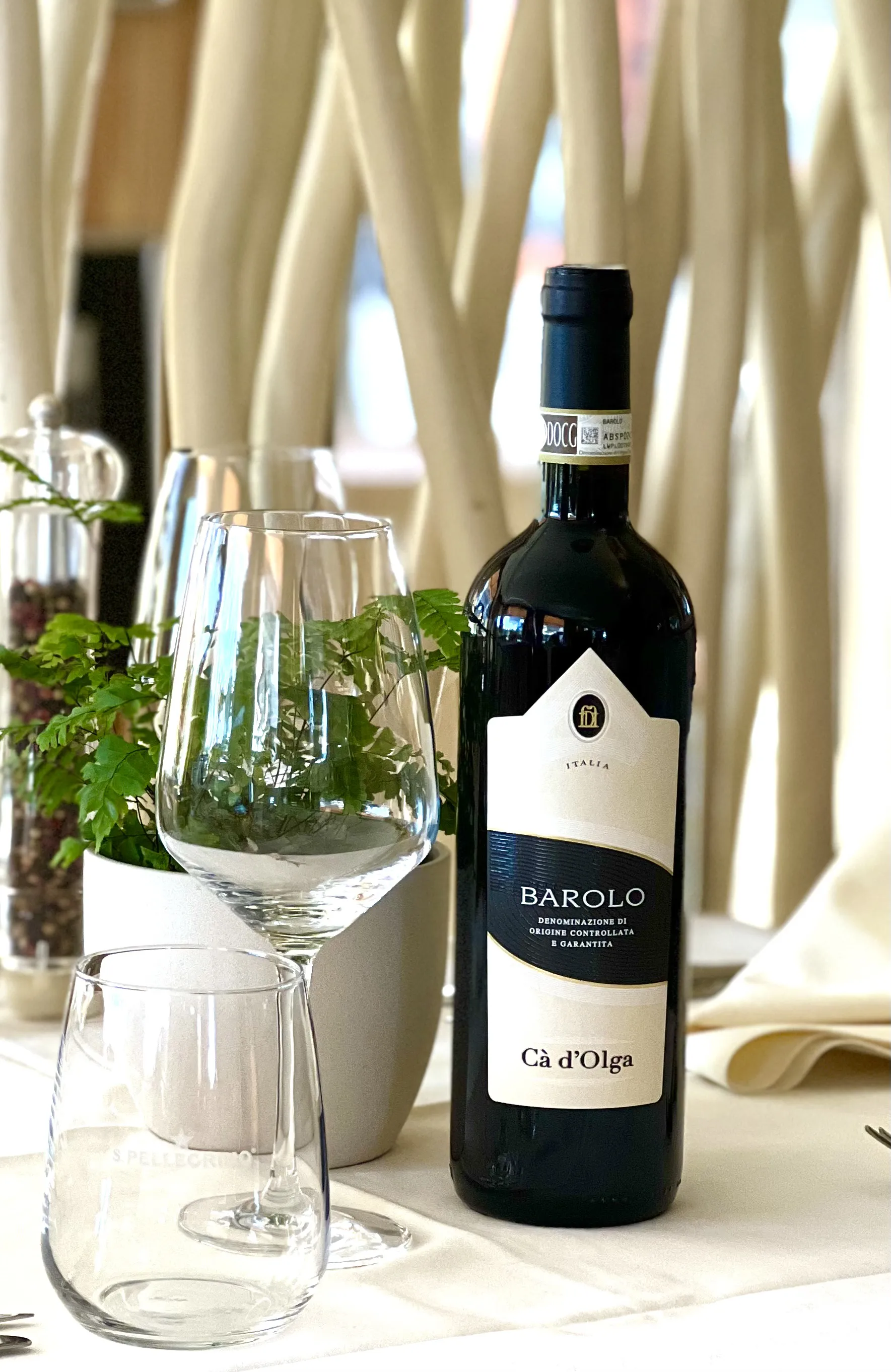 Au bar du restaurant, découvrez notre vaste sélection de vins, à déguster au verre ou à la bouteille.