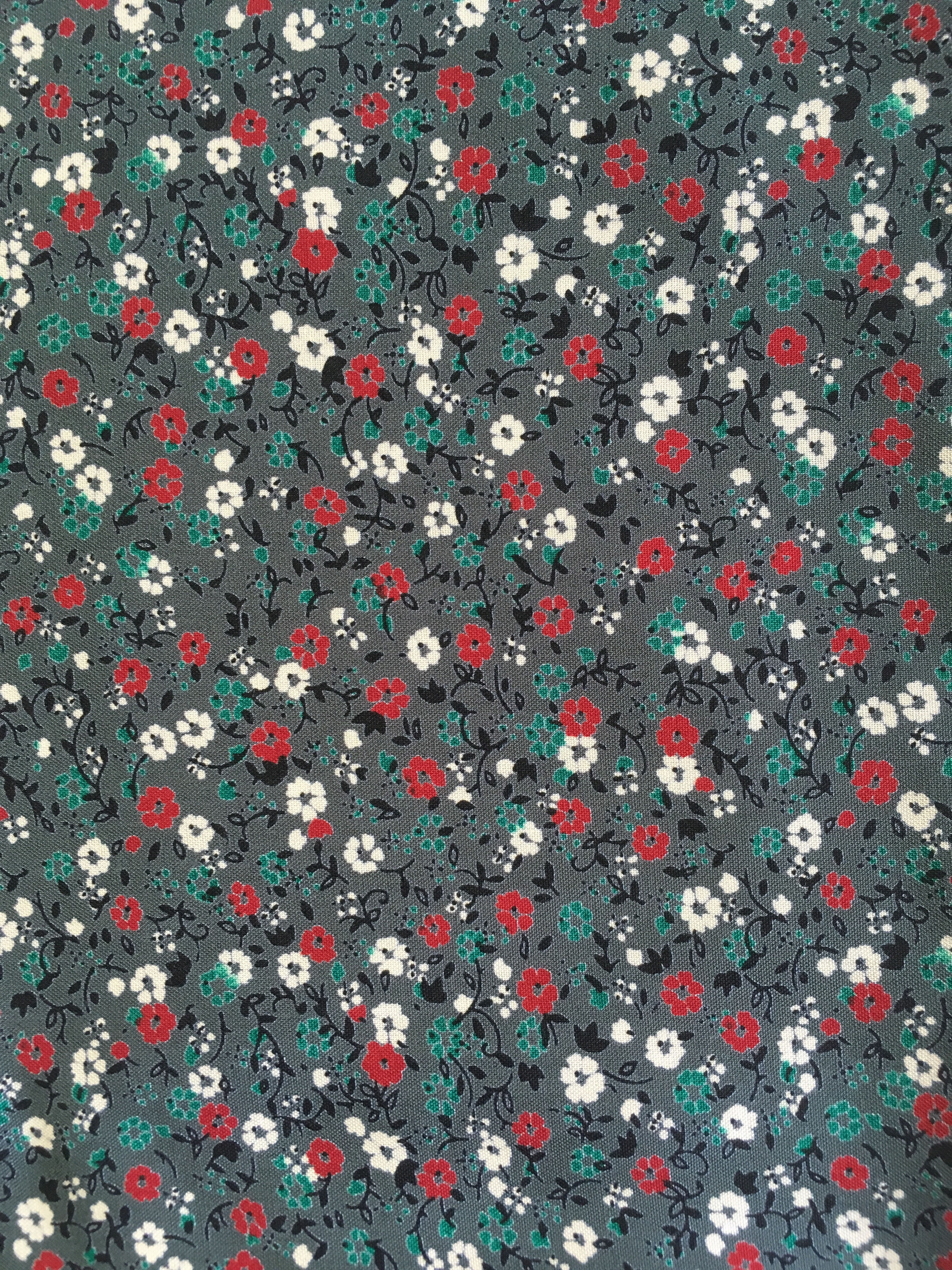 イランの布(緑地に小花)