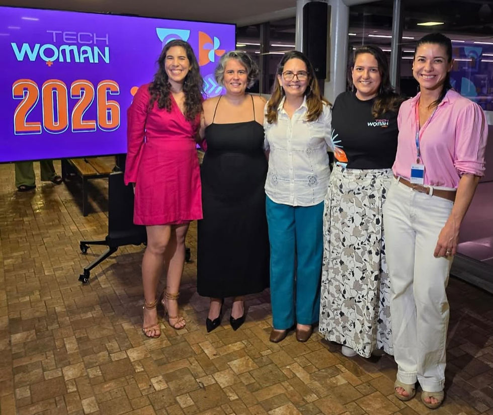 Da esquerda para a direita, as fundadoras TechWoman, Laís Xavier e Kássia Alcântara, Silvana Buarque, a co-fundadora TechWoman, Karol Amorim e a produtora TechWoman, Natália Marques.